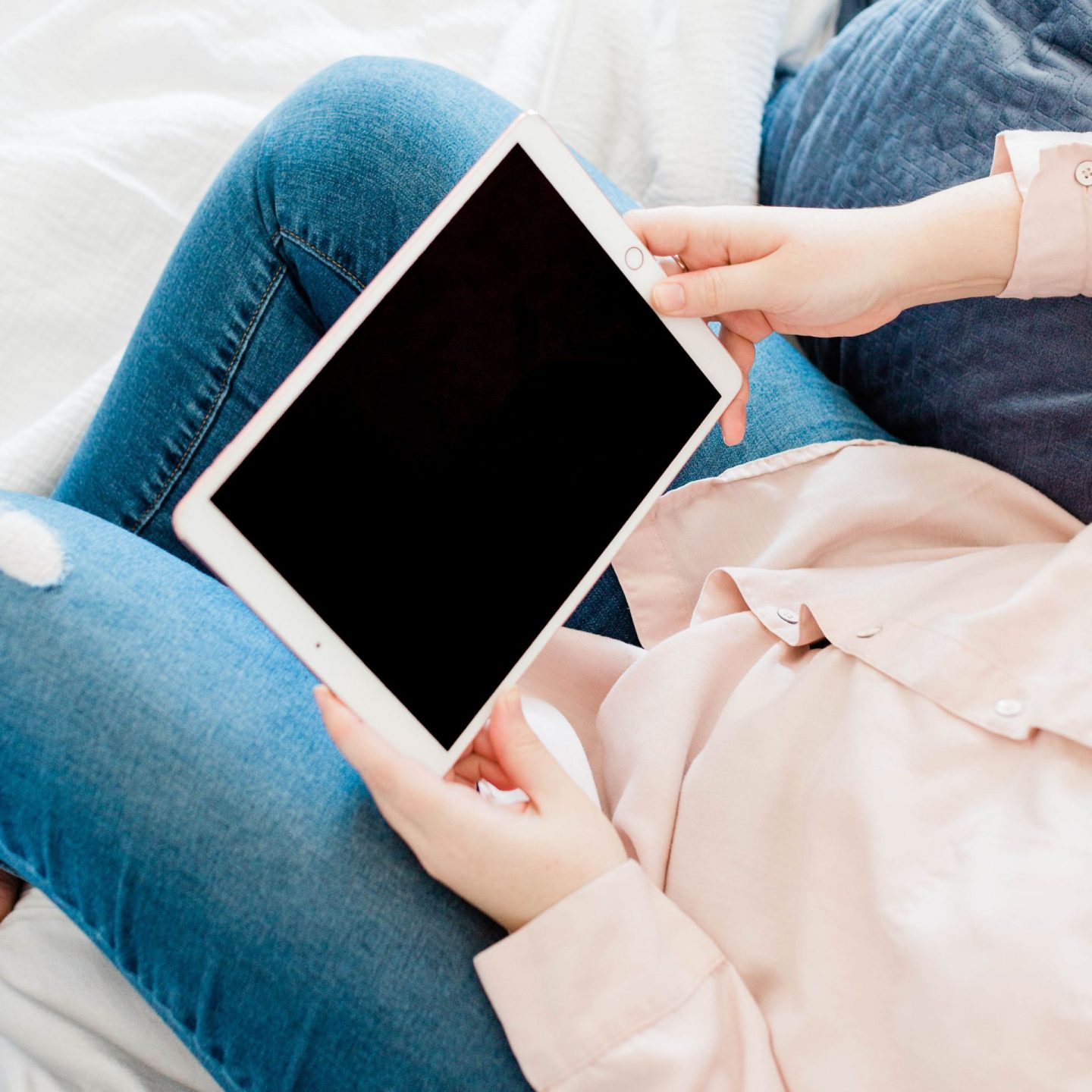 Netflix & Hulu Recommendations // What To Watch On Netflix // What To Watch On Hulu // Netflix Movies To Watch // Netflix Shows To Watch // Hulu Movies To Watch // Hulu Shows To Watch | Beauty With Lily #netflixmovies #netflixshows #hulumovies #hulushows