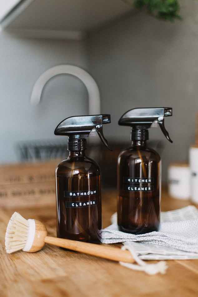 Spring Cleaning: Areas to Purge // Tips to Get Organized // How to Spring Clean // How to Purge // Tips to Spring Clean // Spring Cleaning Hacks // Spring Cleaning Checklist // Spring Cleaning Tips & Tricks // Decluttering Tips // Decluttering Ideas | Beauty With Lily #springcleaningtips #declutteringideas