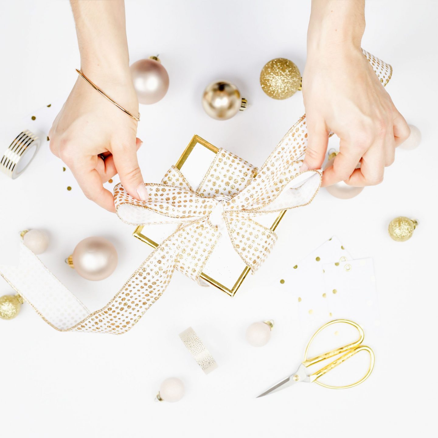 Gift Guide for Women // Affordable Gifts for Her // Gifts for Women // Stocking Stuffers for Women // Gifts Under $100 for Her // Gifts Under $50 for Her | Beauty With Lily