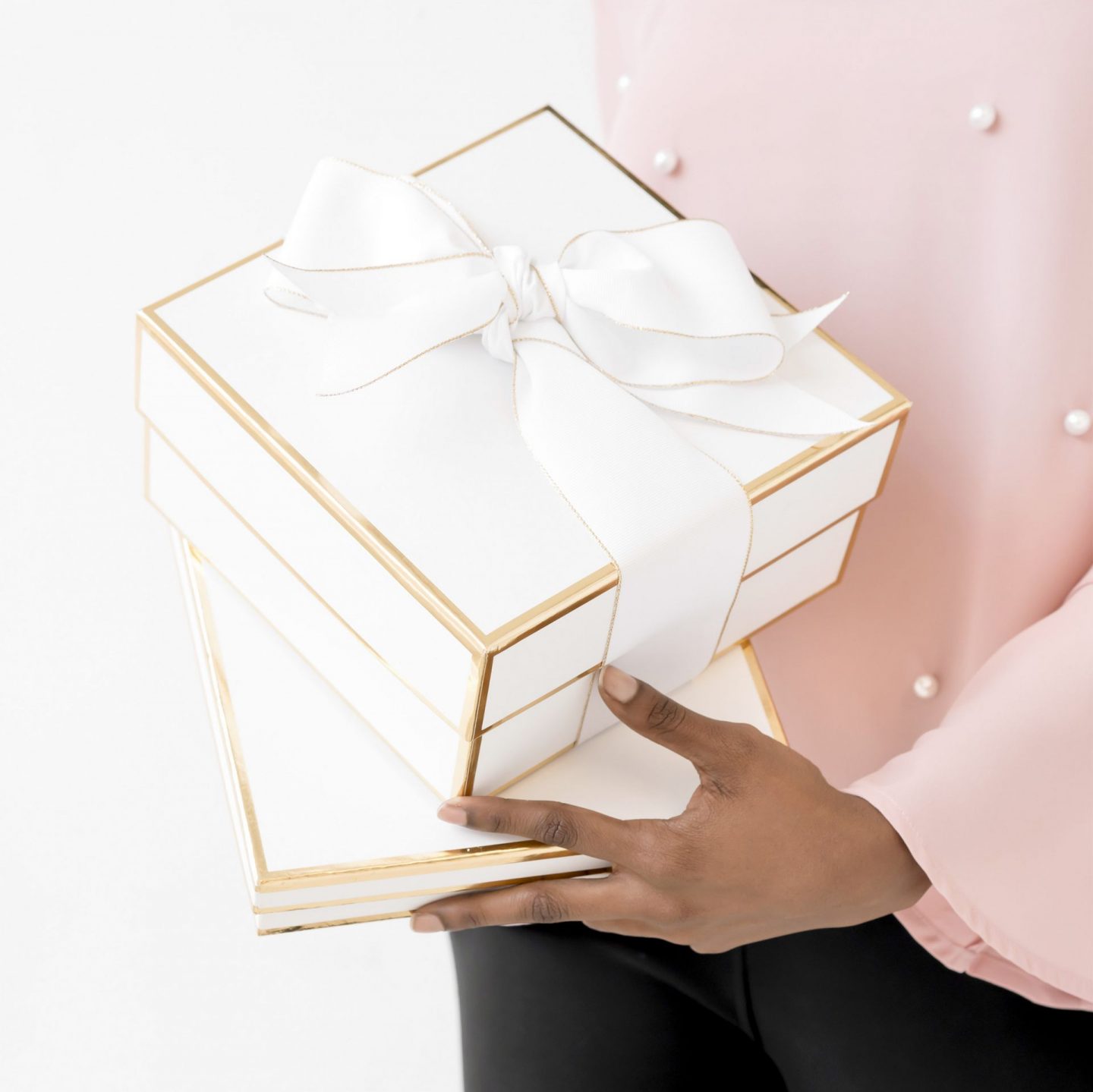 Gift Guide for Beauty Lovers // Holiday Gift Guide for Women // Makeup Lovers Gift Guide // Gift Guide for Her // Sephora Favorites // Ulta Favorites | Beauty With Lily
