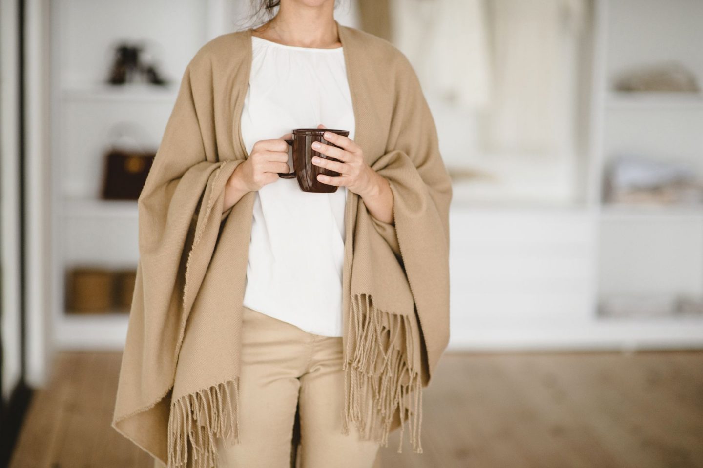 Ultimate Cozy Night-In Essentials // Cozy At-Home Essentials // Simple Living // Cozy Living // Hygge Living // Hygge Must Haves // Cozy Must Haves // Cozy Essentials // How to Make a Space Cozy | Beauty With Lily #cozyliving